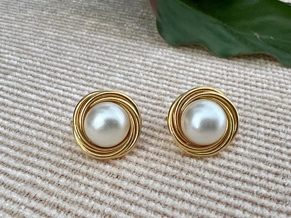 Vintage 90s Gold Tone Circle Pearl Clip On Earrings Mod Statement Swirl